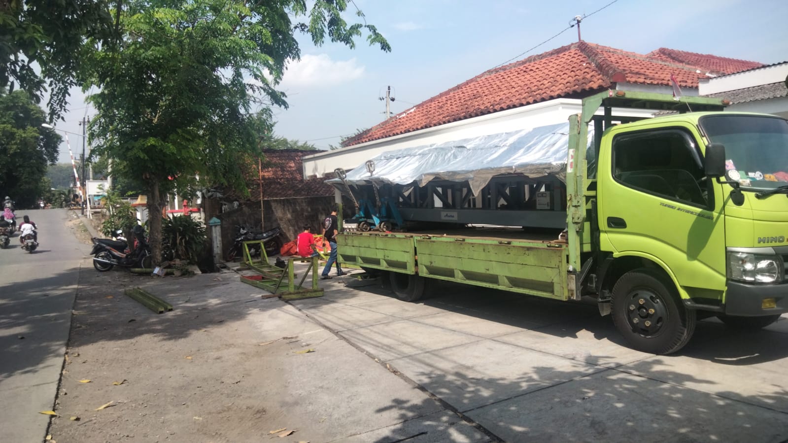 Proses Evakuasi AZURA Mesin Bordir Komputer 12 Kepala